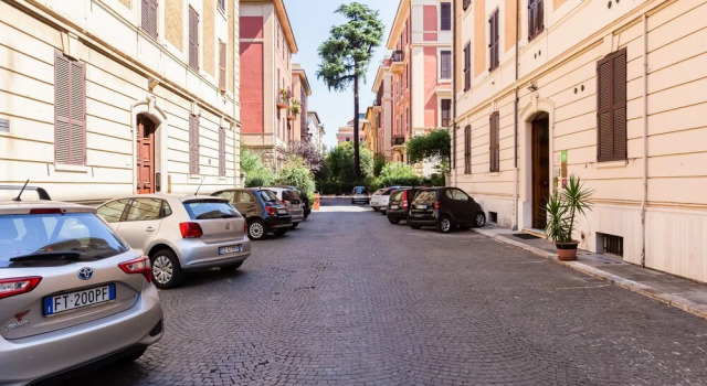 Little and loving apartment in the center of Rome, Забронировать Апартаменты/квартира Отели Рима с парковкой, рядом с Универмаг La Rinascente, Парковка