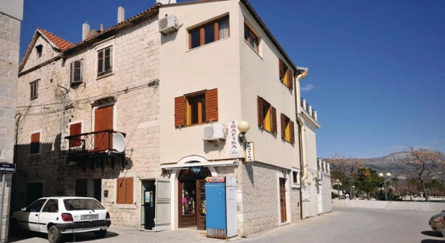 Stunning Home in Kastel Stari With Wifi and 1 Bedrooms, Book Hotel Kastel Stari Kaštela
