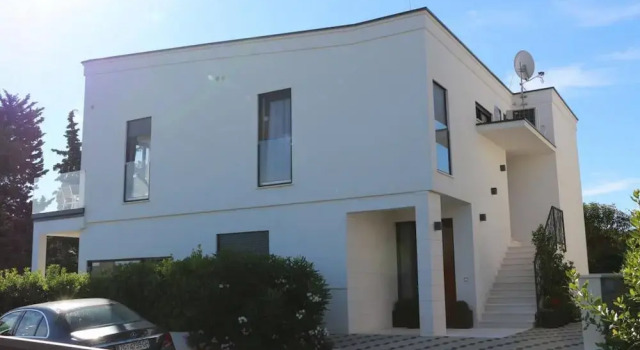 Charming One-bedroom Apartment in Ugljan, Reservar Apartamento Island Ugljan Ugljan Island