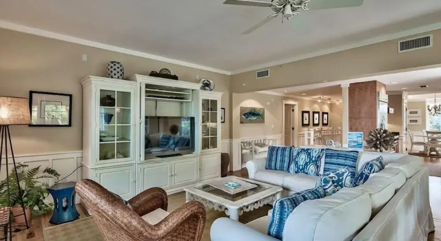 At the Waters Edge 4 Bd Holiday Home by Five Star Properties, Book Hotel Hoteller i Seacrest med parkering, Parkering