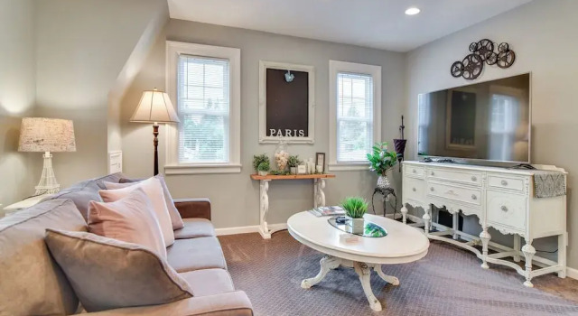Коттедж 2 Mi to Bay Park: Milwaukie Getaway on 1 Acre!