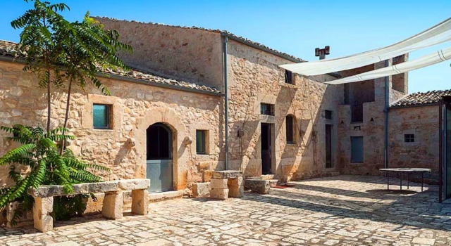 Lush Holiday Home in Ragusa with Pool & Antique Interiors, Book Hotel Hotels in Sicily with a Pool, Swimming Pool