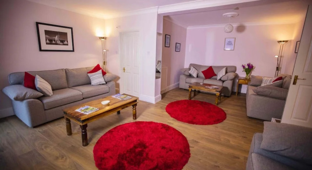 Cladda House & Holiday Apartments