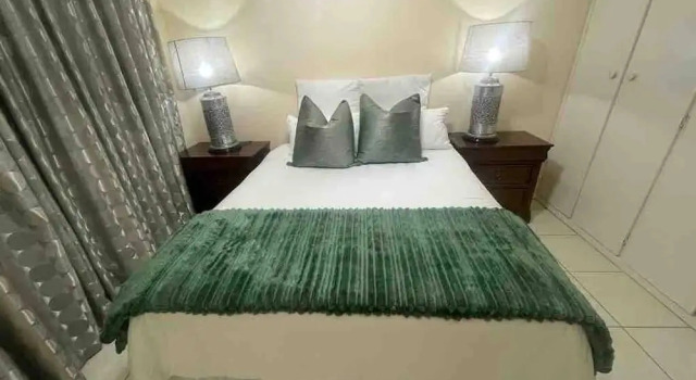 Spacious 4BR Home Pool & Balconies Krantzkloof