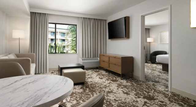 Люкс c 1 комнатой Courtyard by Marriott Los Angeles Pasadena Old Town