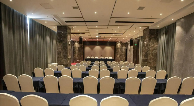 Ruiling Hotel (Kaili Huancheng East Road), Rezerwuj Hotel Hotele w Qiandongnan z parkingiem, Parking
