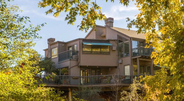 The Inn Above Oak Creek, Book Bed and Breakfast Hoteller i Oak Creek med parkering, Parkering