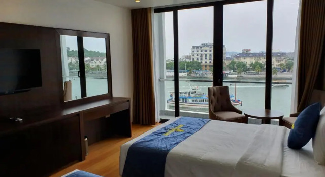Семейный номер Standard с балконом Golden Palm HaLong Hotel