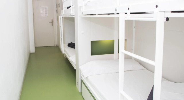 Кровать в общем номере Sant Jordi Hostels Rock Palace