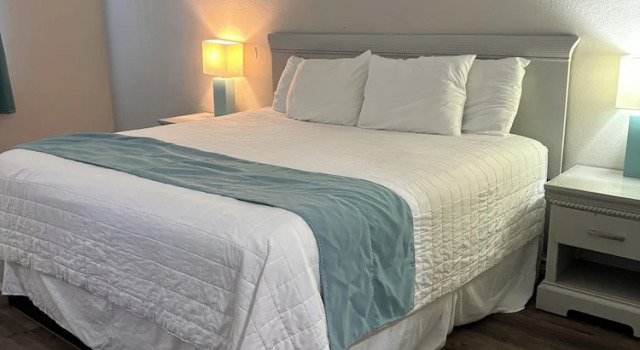 Двухместный номер Standard Deluxe Inn & Suites