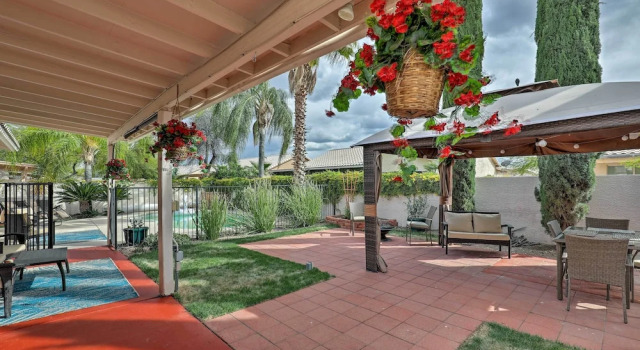 Коттедж Tucson Getaway w/ Yard, Pool, Hot Tub + Gas Grill!