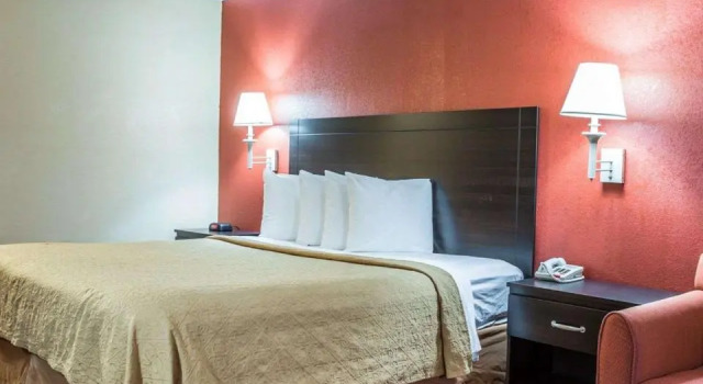 Номер Standard Quality Inn & Suites Monroe