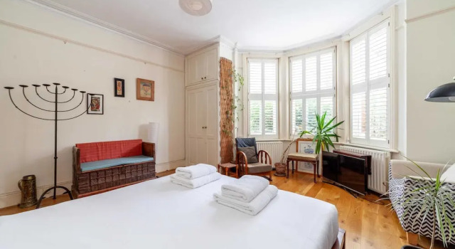 Апартаменты Cosy and Spacious Home