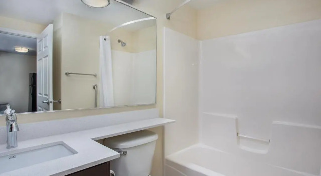 Двухместный люкс c 1 комнатой Candlewood Suites Bowling Green by IHG