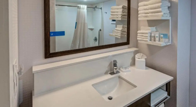 Четырёхместный номер Deluxe Hampton Inn Orlando-Maingate South