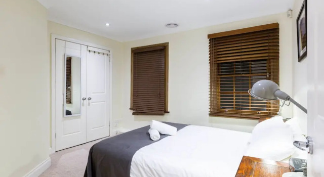 HELENA, 2BDR Fitzroy House, Забронировать Отель Отели Мельбурна 3 звезды, рядом с Smith Street, 3*
