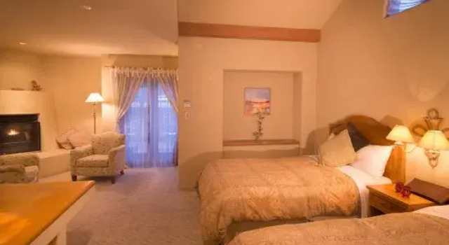 Полулюкс Poppy Springs Resort & Spa