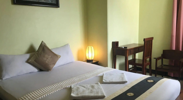 Star Wood Inn, Buchen Sie Hotel Hotels in Kandal mit Parkplatz, Parkplätze