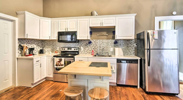 Апартаменты Stylish Vicksburg Apt w/ Porch - 2 Mi to Casino!