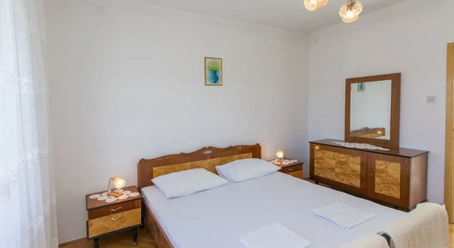 Apartments and Room Milka-Jere, Забронировать Апартаменты/квартира Отели Примоштен с парковкой, рядом с Пляж Затока, Парковка