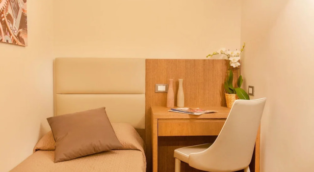 Twin Bedded Room City Center, Забронировать Отель «постель и завтрак» Неаполь Кампания, рядом с Церковь Пио Монте делла Мизерикордия