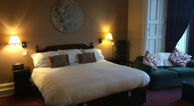 Номер Deluxe Edinburgh Whisky House Hotel