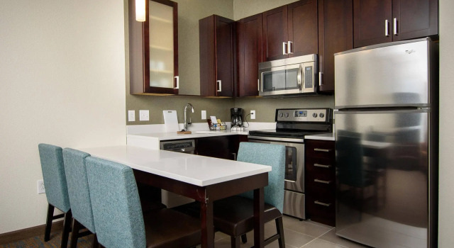 Двухместный люкс c 1 комнатой Residence Inn Cleveland Avon at The Emerald Event Center