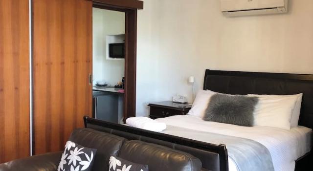 Двухместная студия Deluxe с красивым видом из окна Fairway Manor Accommodation