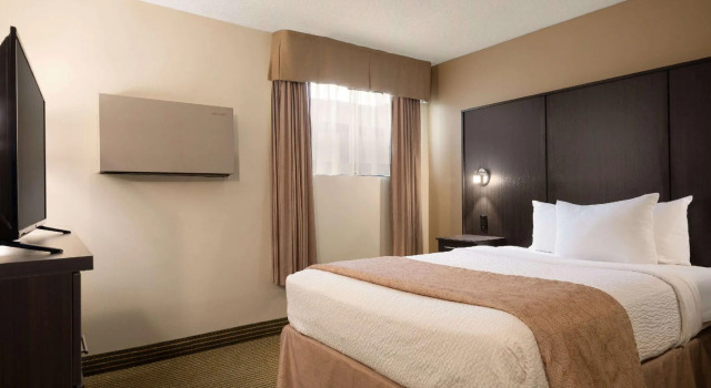 Двухместный номер Standard Days Inn & Conference Centre by Wyndham Renfrew