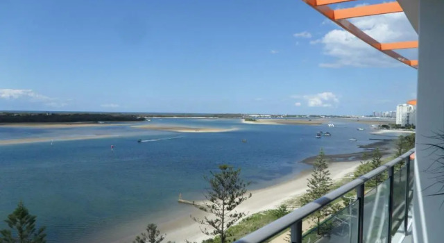 Апартаменты с 2 комнатами с видом на воду Silvershore Apartments on the Broadwater