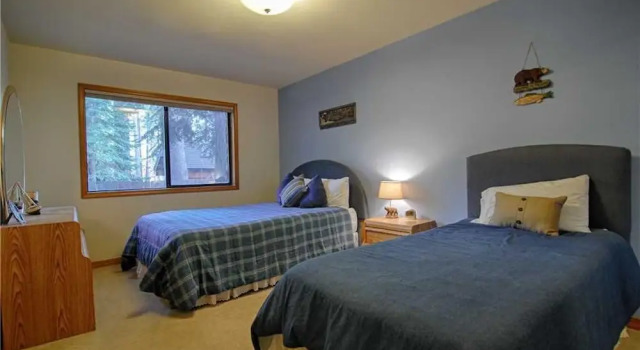 Walk to Lake! Large Home With Private Hot Tub, Yard Games and Lake Views! -sandy Shores Villa #182