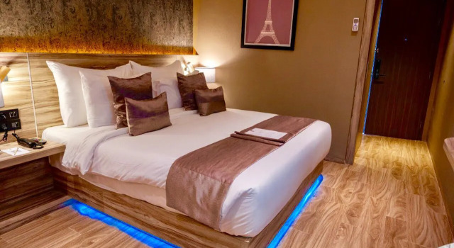 De Paris Hotel, Rezerwuj Hotel Medan Sumatra