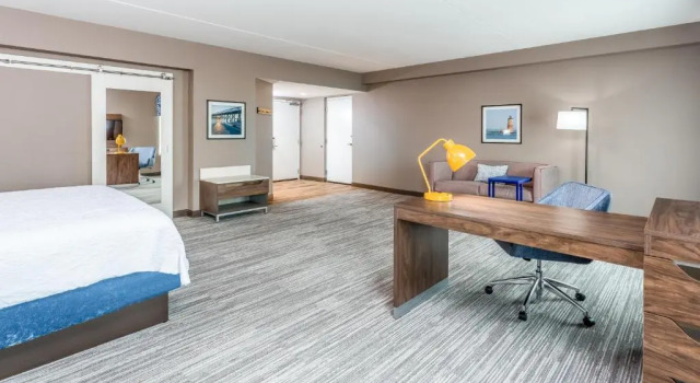 Двухместный люкс c 1 комнатой Hampton Inn & Suites Kittery-Portsmouth