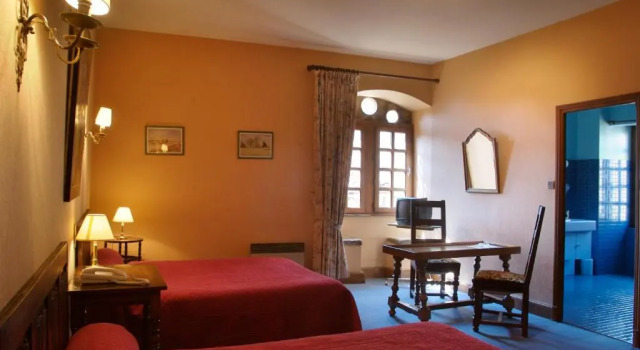 Standard Doppel Zimmer Hostellerie du Vieux Pérouges