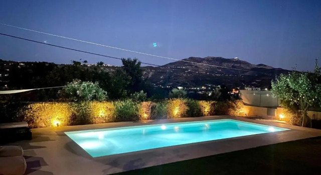 Вилла Luxury Garden Villa with Heated Pool
