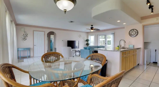 Pet-friendly Port Charlotte Home w/ Canal Access!, Забронировать Отель Порт-Шарлотт Southwest Florida, рядом с Пляж Порт-Шарлотт