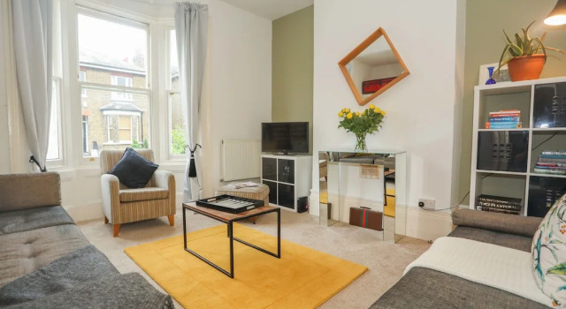 Super 2 bed flat in Greenwich