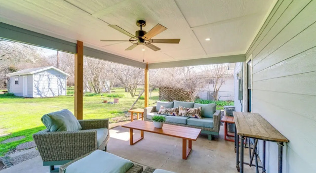 Коттедж Stylish Irving Retreat w/ Patio & Fire Pit