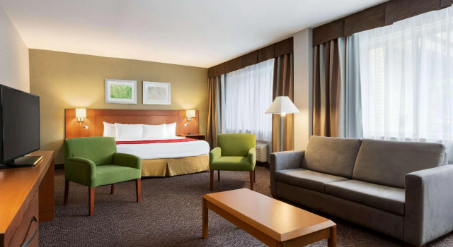 Двухместный люкс Ramada Plaza by Wyndham Montreal