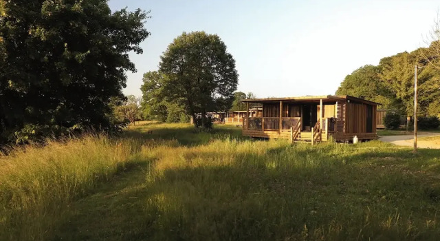 Шале с видом на реку Camping Le Florenville