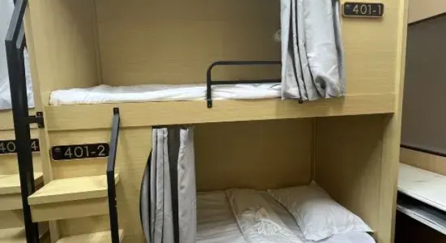 Кровать в общем номере Golden mango home Youth hostel 金芒果之家青年旅舍