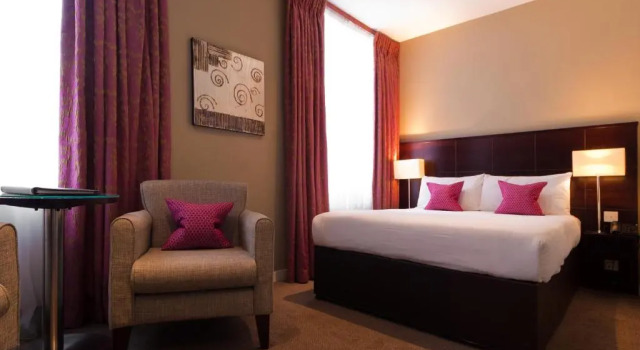 Двухместный номер Deluxe Berjaya Eden Park London Hotel