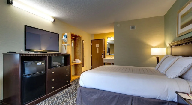 Двухместный люкс Fireside Inn and Suites