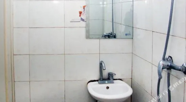 Yunshan Guest House, Rezerwuj Pensjonat Hotele w Hondlon z parkingiem, Parking