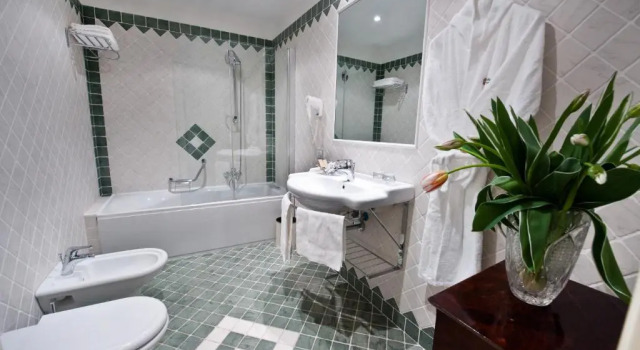 Трёхместный номер Standard OSTUNI PALACE - Hotel Ristorante & SPA