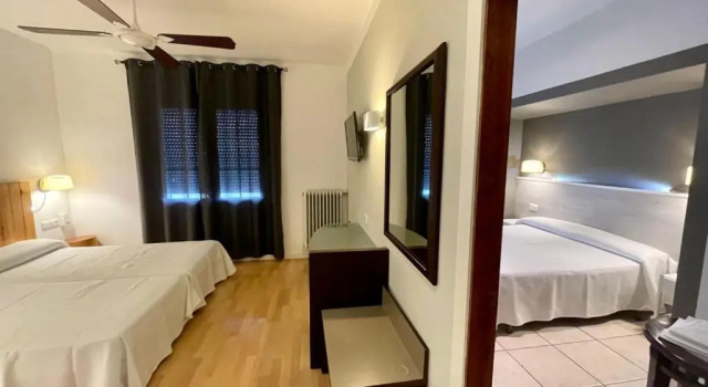 Семейный номер Standard Hotel & Restaurant Figueres Parc