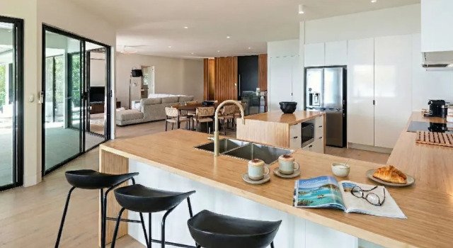 NEW Luxury Hamilton Island Estate, Забронировать Дом для отпуска Коттеджи Whitsundays, Коттедж