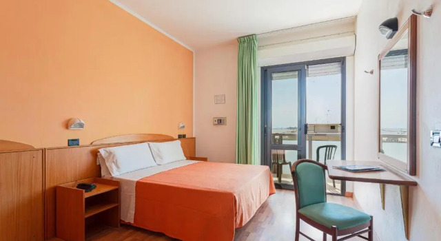 Двухместный номер Standard с балконом Little Hotel