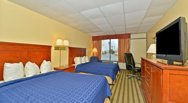 Четырёхместный номер Standard Americas Best Value Inn Hillsboro