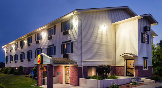 Super 8 by Wyndham Massena NY, Buchen Sie Gasthaus Mini-Hotels in New York State, Gasthaus